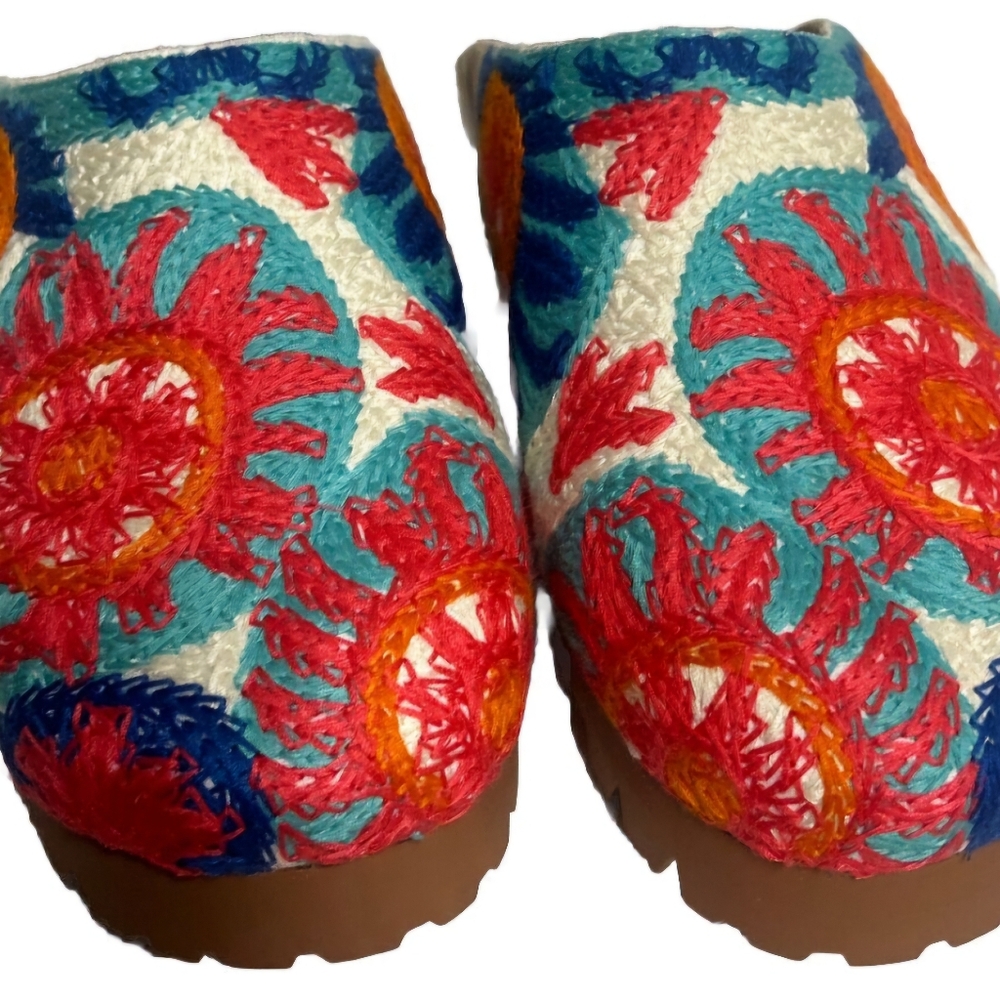 Chelsea & Violet lug sole clogs  9.5